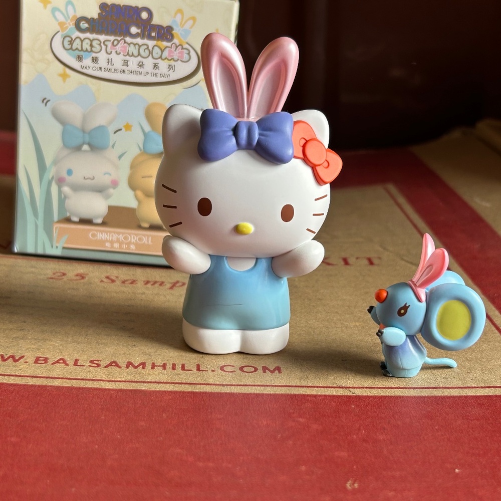 Sanrio Hello Kitty Ears Tying Up Top Toy Blind Box Figure